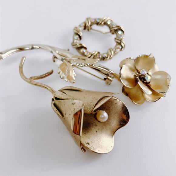 VTG Mid Century Brooch Lot of 3 Floral Faux Pearl Rhinestone Gold Tone Pins - Picture 11 of 13